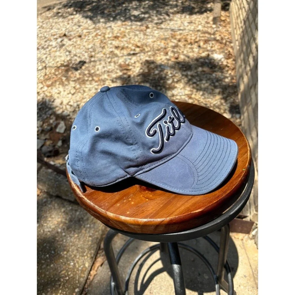 Lot of 2 Titleist Adjustable Golf Baseball Caps Navy Gray Blue Embroidered Logo